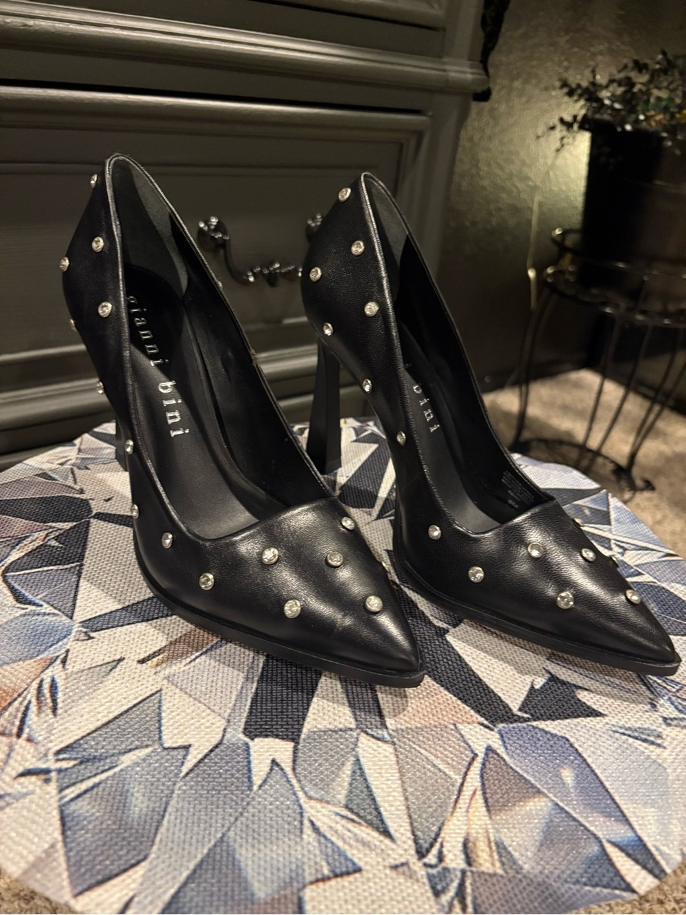 NWOB Gianni Bini Black Pointed-Toe Studded High Heels